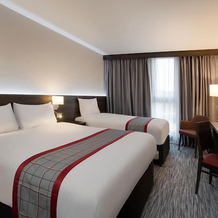 Ramada By Wyndham Leeds East Hotel Екстериор снимка