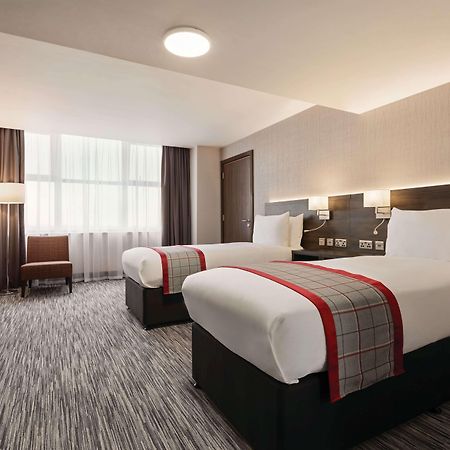 Ramada By Wyndham Leeds East Hotel Екстериор снимка