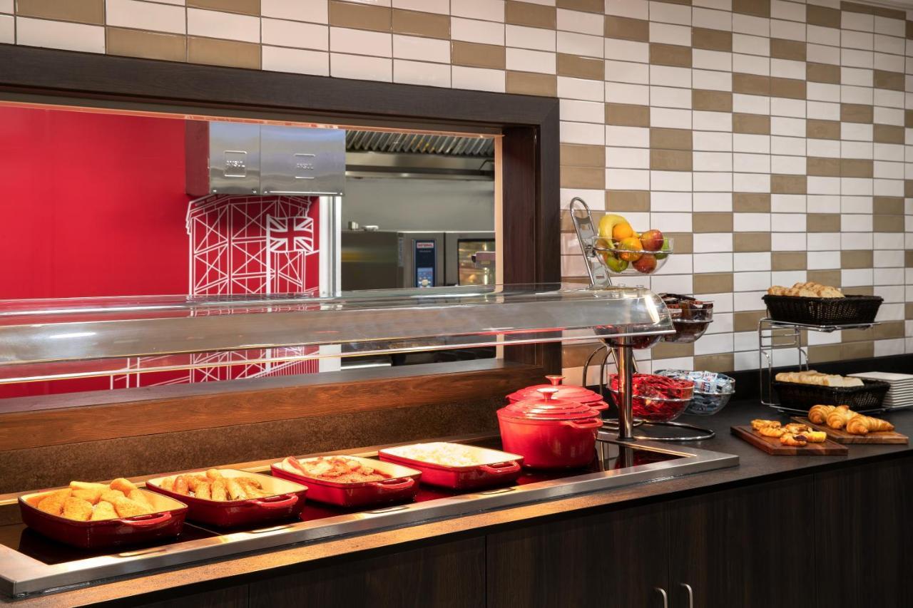 Ramada By Wyndham Leeds East Hotel Екстериор снимка