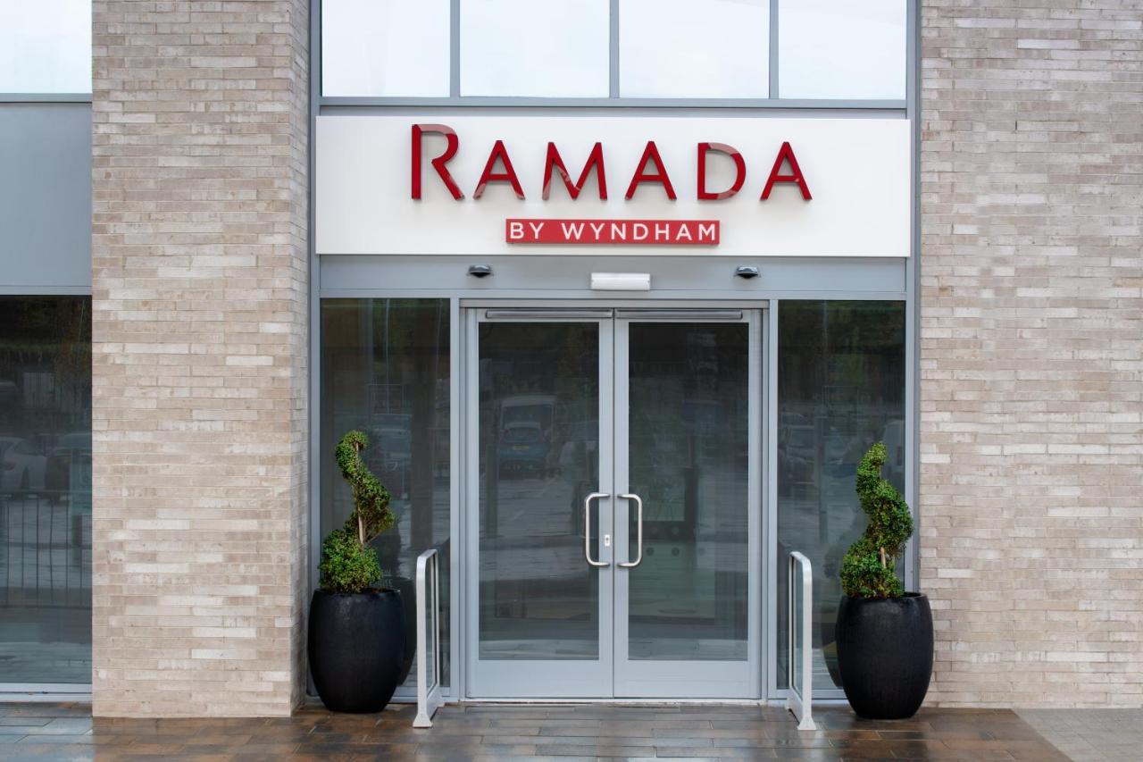 Ramada By Wyndham Leeds East Hotel Екстериор снимка