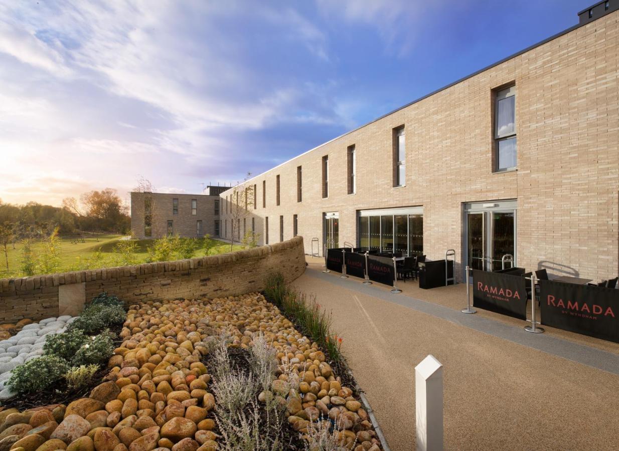 Ramada By Wyndham Leeds East Hotel Екстериор снимка
