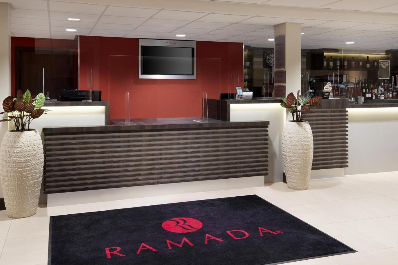 Ramada By Wyndham Leeds East Hotel Екстериор снимка